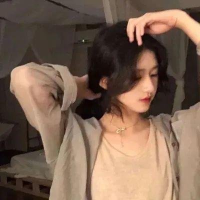 在他的阴影下